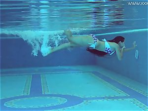 Andreina De Luxe in glamour underwatershow