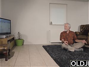 teenager Interrupts granddad from Yoga And fellates his man meat